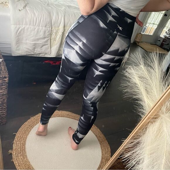 Reebok Lux Studio Women’s XS Black White Bold 2.0 Leggings High Rise - Picture 4 of 8